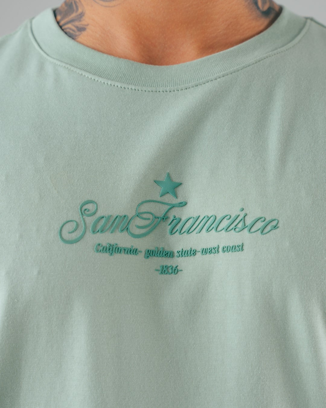 Camiseta Regular Verde Oliva San Francisco