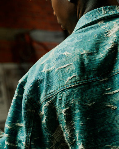 Chaqueta Denim Desgastada - Edición Born Again