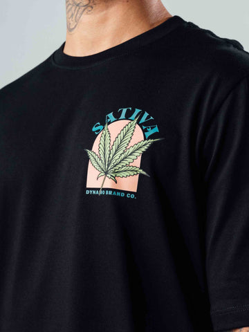 Camiseta Regular Negra Sativa