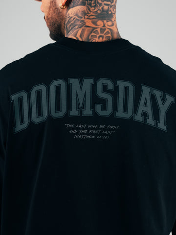 camiseta Oversize Negra Doomsday