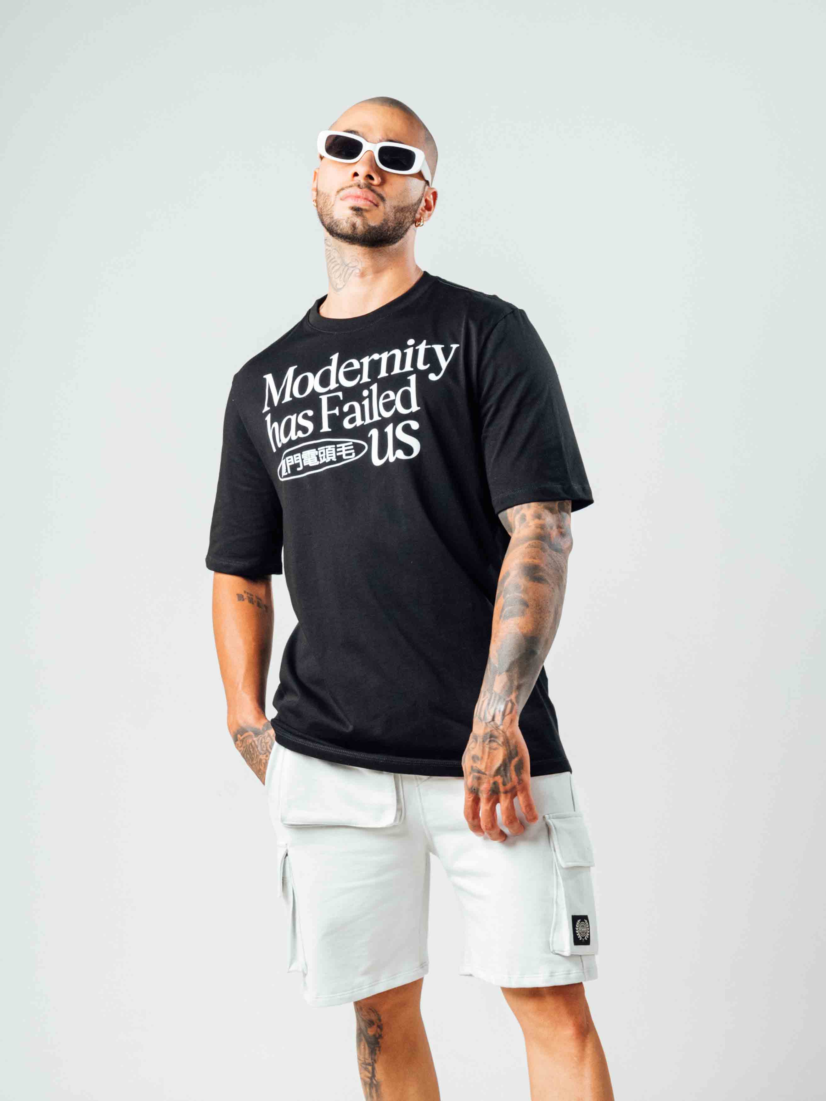 Camiseta Regular Negra Modernity