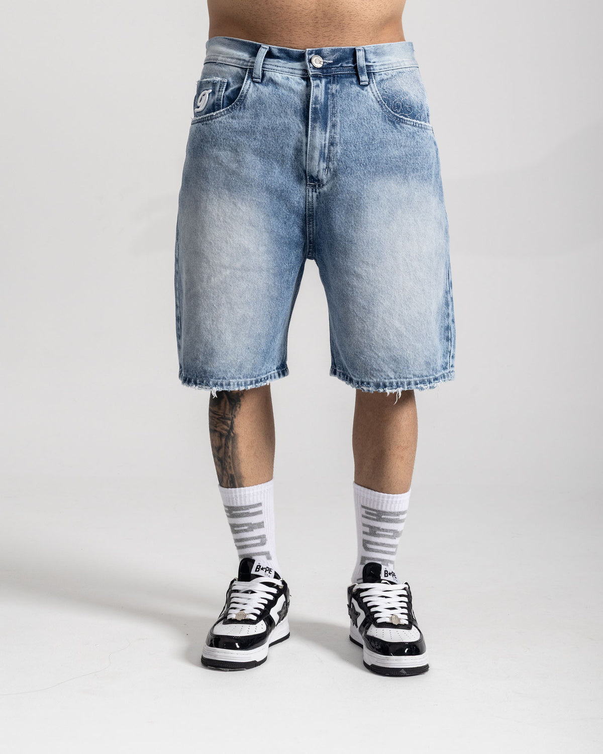 Bermuda Regular con bordados