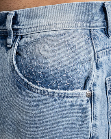 Bermuda Regular con bordados