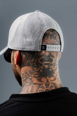 Gorra Para Hombre Gris Claro Con Bordado Frontal DNM